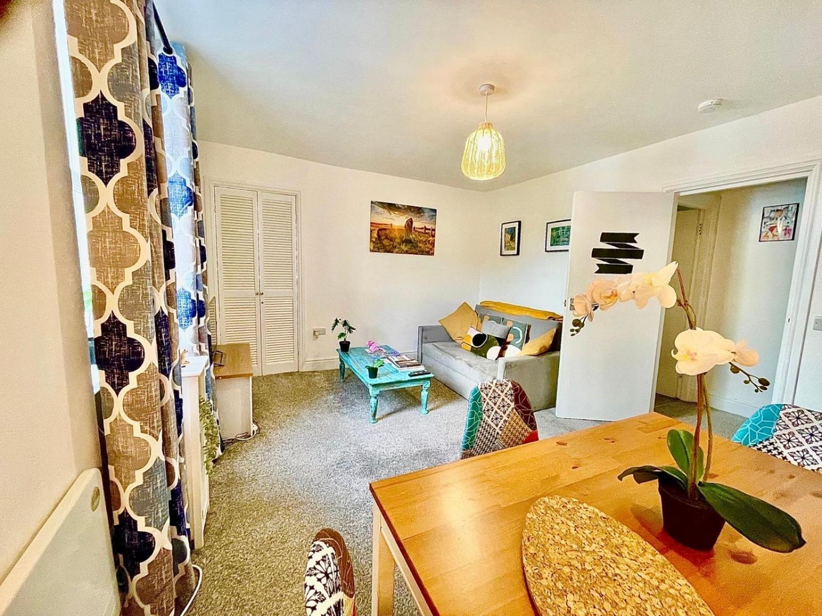 Cosy Authentic Flat In The Heart Of Galashiels Exteriör bild